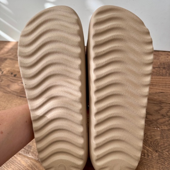 New Adidas Adilette Lumia Slides Clay Brown Men's Size 9 Women's Size 10.5 - Picture 5 of 6